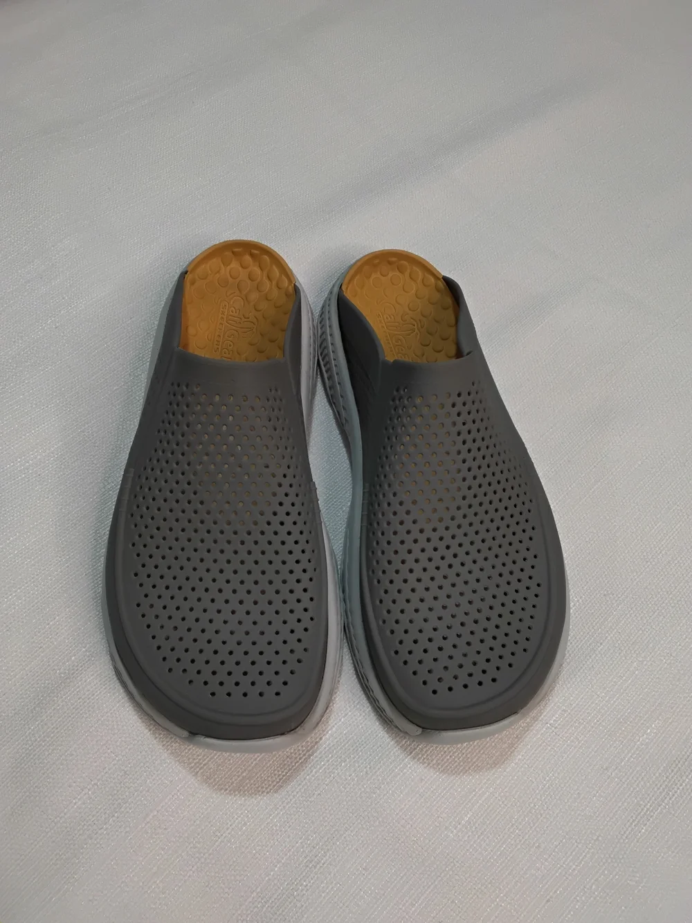 Skechers Foamies Creston Gray Perforated Slip-On Mule with Tan Footbed Sz 9.